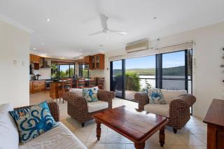 Waterfront, Deep Water Pontoon, views to Straddie - Russell Island - 9