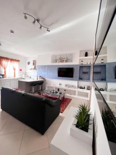 Modern Spacious 2BD Penthouse with 2 Terraces - Close to Luqa Airport - Luqa - 3