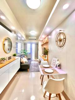 Scandi-Style & Organic condo Shore 3 MOA - Manila - 0