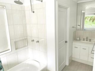 3 Bedroom 2 Bathrm Ocean Beach Bijou Cottage - Point Lookout - 2