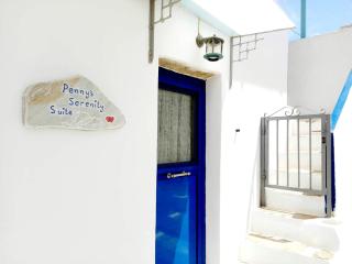CHARMING 2BR Hilltop Serenity Suite, Lively Greek Village - Triandáros - 9
