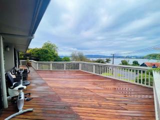 Premium lake view home - Rotorua - 8