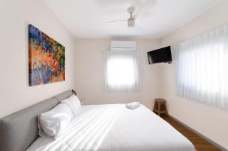 O&O Group - Seafront 3BR w Stunning Sea View - 8