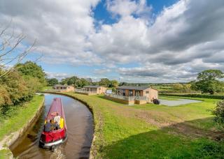 Winston Farm Lodges - - 0