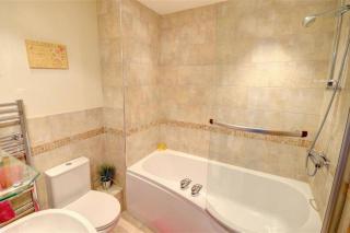 Osprey - Modern Apartment in Fab Location - Sleeps Up To 5! - Scarborough - 3