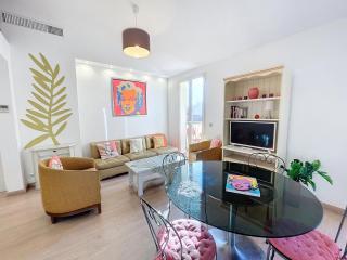 Cannes Close Centre 2 BR 2 bath mezzanine & balconies Exceptional Rating Ideal Families Easy parking by Olam Properties - Cannes - 9