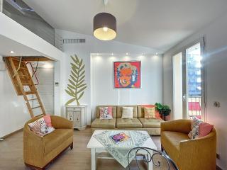 Cannes Close Centre 2 BR 2 bath mezzanine & balconies Exceptional Rating Ideal Families Easy parking by Olam Properties - Cannes - 7