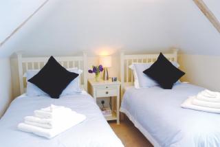 Luxury barn with tennis court in South Downs National Park - Chichester - 6