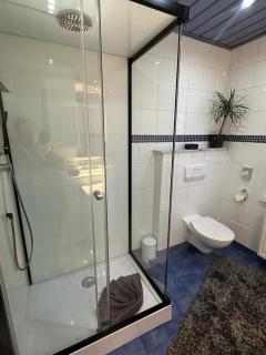 Christels Ferienwohnung 2 in Thale mit überdachter Terrasse, Küche mit TV & Geschirrspüler - Thale - 1