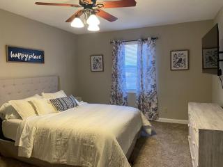 Charming Condo Near WFU and Hospitals, Full Kitchen, Strong WiFi, In-Unit Laundry - Winston-Salem - 7