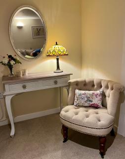 WEE SUZIE STAYS - Stunning George St Apartment - 7