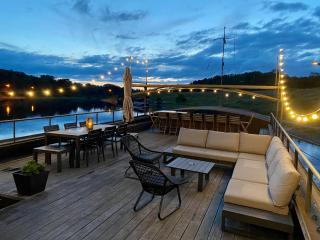 Tabor 67 Luxury Houseboat - 0