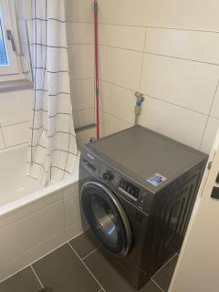 Monteurwohnung & Business Apartment mit Balkon & Parkplatz in Metzingen Outlet - 1