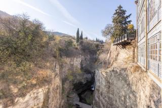 Newly Renovated “Waterfall” City Centre apartment - Tbilisi - 3