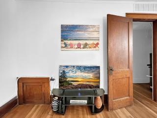 Walk to 3 Breweries! 1 Bed Apartment on Grand - 7