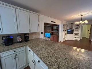 Southern Charm in Buckhead - - 6