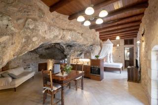 Luxurious stone cave with pool and sea view - 3