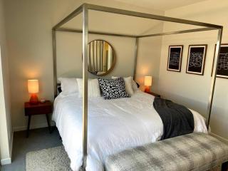 Beautiful Pearl Street Condo--30 day minimum stay - Boulder - 0