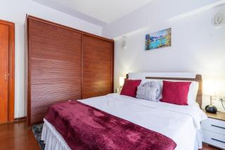 Luxurious-2 bedroom apartment with a swimming pool in Kilimani Nairobi - 9