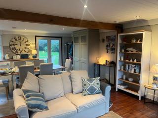 Ballymoney, Wexford - 3 bed beach house with private beach access - Ballymoney Cross Roads - 4