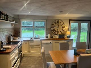 Ballymoney, Wexford - 3 bed beach house with private beach access - Ballymoney Cross Roads - 1