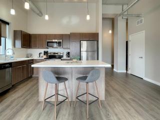 2br 2 Ba Apt Downtown Whot Tub & Amenities! - Des Moines - 7
