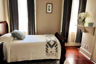 Agatha's Historic Home Free Parking Wi-Fi Deck - Mobile - 2
