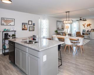 Cozy Coastal Home Near Beaches, Shops, Restaurants - Southport - 5