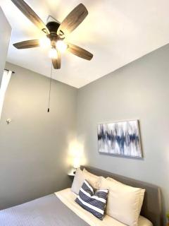 Spacious Historic Apartments In Lakeview Chicago - Walk to Wrigley, Nightlife, Shops, Hospitals - 3