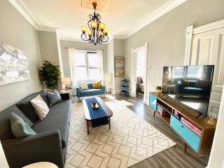 Spacious Historic Apartments In Lakeview Chicago - Walk to Wrigley, Nightlife, Shops, Hospitals - 0