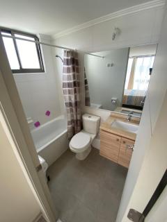 Hermoso Departamento con excelente vista, a pasos de la Quinta Vergara, cercano a Reloj de Flores y Playa Caleta Abarca - 2