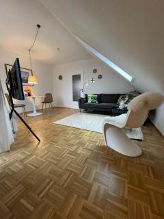 Sonnige Dachwohnung nahe dem Klinikum. - 7