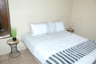 Beautiful Cottage in a 5 Bedroom House - 0