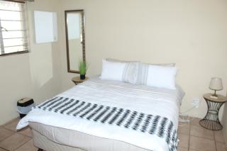 Beautiful Cottage in a 5 Bedroom House - 9