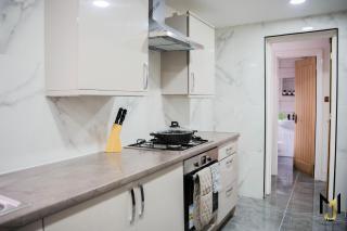 Spacious & Modern 5 Bed House - Perfect for Families, Contractors or Large Groups! - Reading - 3