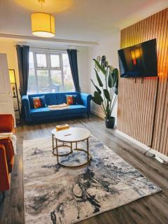 SwankyHome4Groups/Contractors/M6 - Birmingham - 0