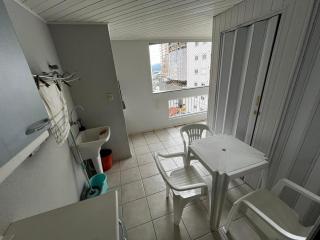 Ótimo apartamento de 2 quartos 2 bwcs em itapema meia praia - Aluguel de Temporada - 1