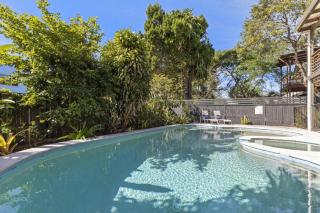 Generous Family Home with 4 Bedrooms, Pool, Pet Friendly - Sunshine Beach - 0