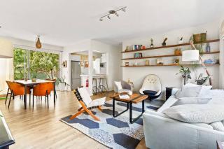 'Kangaroo Corner' Coastal Charm & Midcentury Flair - 0