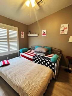 Amazing heated pool and private Hot tub 3br in heart of LV - Las Vegas - 3