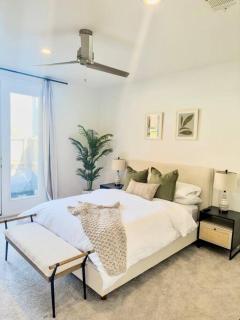 Comfortable Modern Home in Downtown Houston - Sleeps 10 - 2