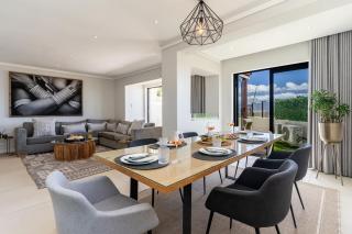 Camps Bay Nest - Townhouse with Ocean Views - 1
