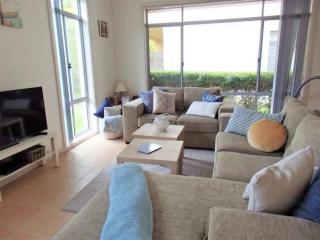 Bec's Beach House Getaway - Batemans Bay - 6