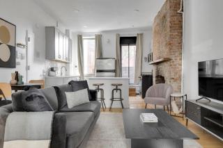 Williamsburg 2br w wd private deck nr Ferry NYC-707 - 0