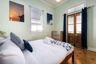 Comfy Character QLD’r ~ 3Bed Self-Contained-Upstairs House w/Parking ~ Woolloongabba - Brisbane - 1