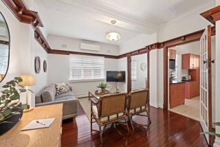 Art Deco in Ascot! ~ 2 Bed / 1 Bath / 1 Car - 0