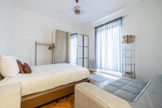 LE BOURGEOIS avec balcon, somptueux et lumineux, idéalement situé - 2