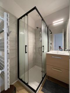 Meublé de Tourisme dans parc arboré 1000m2 - Sejour-la-Roche Eperon - 9