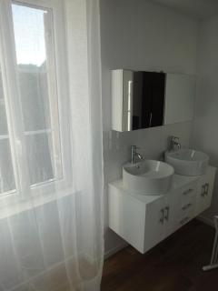 La Villa du 15 - Chambres indépendantes & autonomes du restaurant La Maison - clim et piscine chauffée - Lit King Size - 5