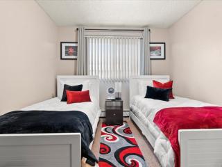 Lovely 3-bedroom rental unit with free parking! - 3